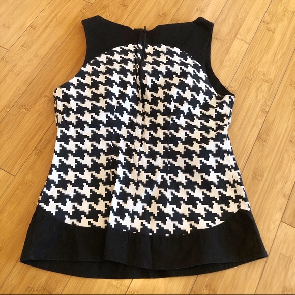 H&M black and white cubic blouse - Picture 2 of 4